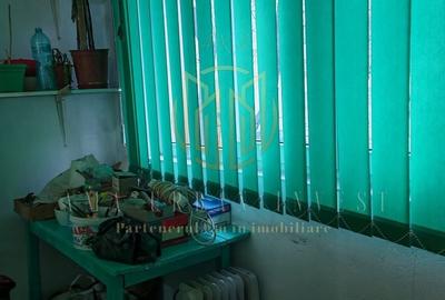 Rahova Teius 3 camere cf 1 decomandat parter inalt  92000eur. - 4