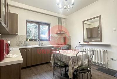 Casă cu 6 camere cu Teren 1000 Mp în Central - 11
