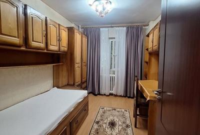 Apartament cu 3 camere semidecomandat, mobilat în 13 Septembrie - 2