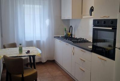 Apartament cu 3 camere decomandat în Petru Rareș - 2