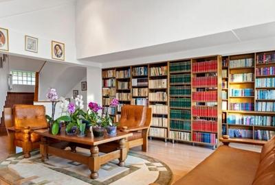 Vila de vanzare,7 camere,teren 1080mp,zona lacului Fundeni,600.000euro - 2