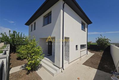 Casă cu 4 camere cu Teren 320 Mp în Berceni - 2