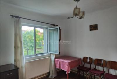 Casa decomandata, situata central in Boldesti Scaeni, in zon - 2