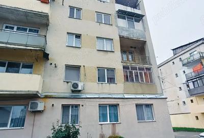 Vand apartament cu 4 camere - 1