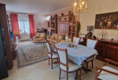 Casă / Vilă cu 5 camere de vânzare în zona Central - 1