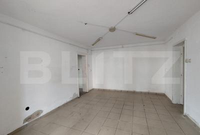 Apartament de vanzare cu 2 camere in Cugir, pretabil si pentru spatiu comercial.