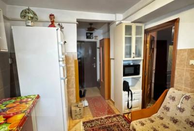 Apartament cu 2 camere semidecomandat, mobilat în Central