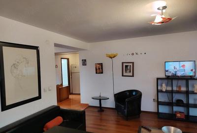 Apartament cu 2 camere decomandat în Gara de Nord