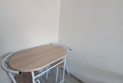 Garsonieră semidecomandată, mobilată în CET - 8