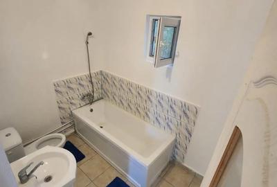 Casă cu 3 camere cu Teren 1000 Mp în Central - 2