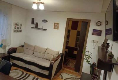 Apartament cu 3 camere semidecomandat în Rovinari - 6