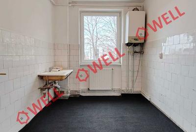 Apartament cu 3 camere semidecomandat în Central - 3