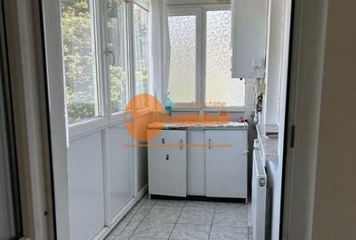 Apartament cu 3 camere decomandat în Rahova - 2
