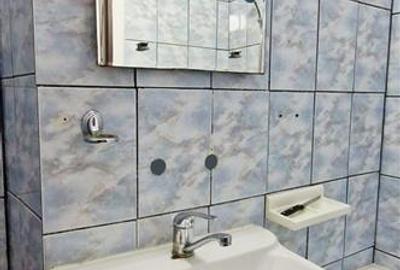 Apartament cu 3 camere semidecomandat în Craiovița Nouă - 12