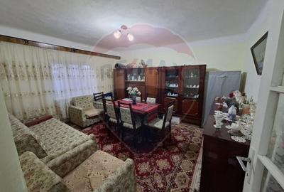 Casă de vânzare, Buhuși — 80 mp, teren 410 mp - 1