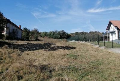 Teren de 4200 mp, în Central