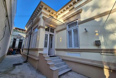 Casă cu 3 camere cu Canalizare în Central