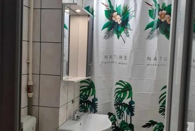 Garsonieră decomandată în Lotrului