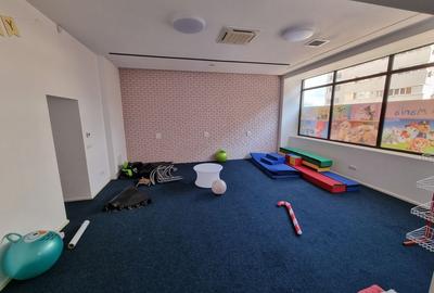 Poarta 6-spatiu comercial finisat modern cu 2 intrari - 8