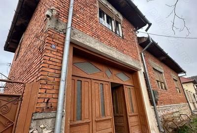 Casa din caramida si teren generos - zona linistita Casa din caramida si teren generos - zona linistita - 2