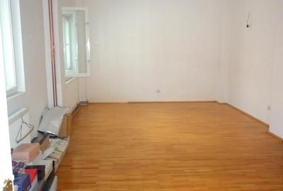 Casă cu 4 camere decomandat în Central - 7