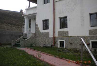 Casă cu 4 camere în Central - 3