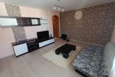 Apartament cu 3 camere semidecomandat în Central - 1