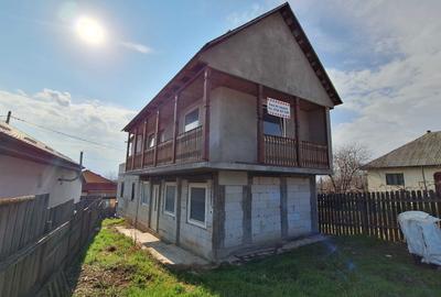 Casă cu 4 camere în Costișa - 6