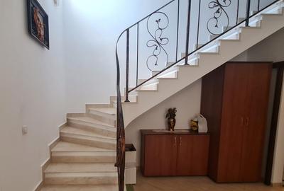 Casă cu 4 camere cu Canalizare în Central - 4