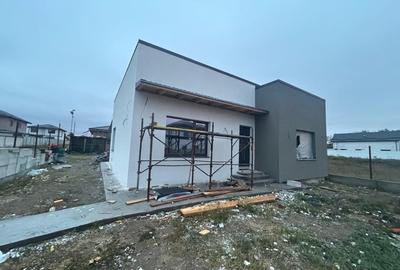 Casa plan parter, la rosu, 380 MP, 110 MP utili, Preajba - 3