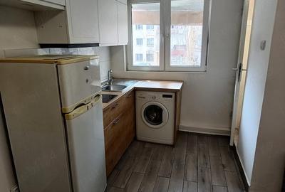 Garsonieră semidecomandată în Apărătorii Patriei