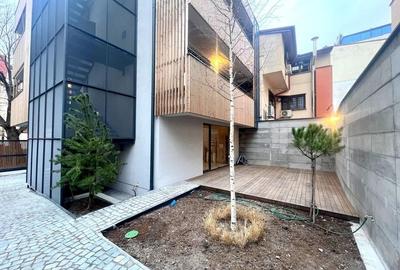 Apartament cu 4 camere nedecomandat în Dorobanți