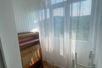 Apartament cu 3 camere decomandat în Târgu Ocna - 1