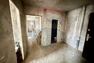 Apartament cu 4 camere decomandat în Central