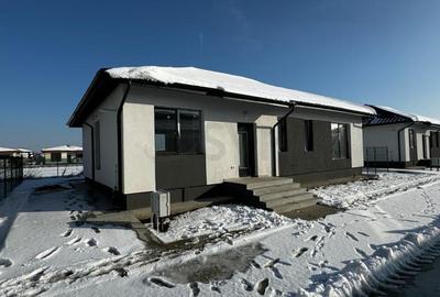 Casă individuală cu 4 camere cu Canalizare în Tunari - 3