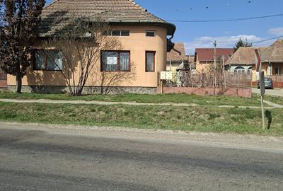 Casă cu 4 camere în Leordeni