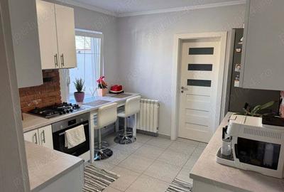 Vand Casa in orasul Sannicolau Mare ultracentral - 9