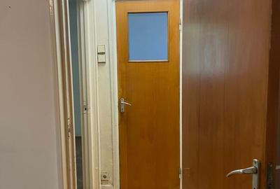 Apartament cu 4 camere semidecomandat în Titan - 2
