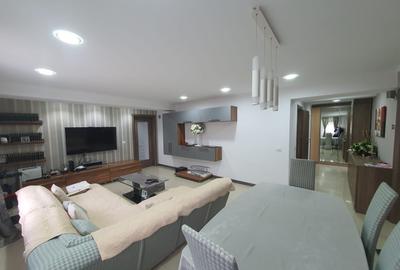 Apartament cu 3 camere decomandat, mobilat în Exterior Vest