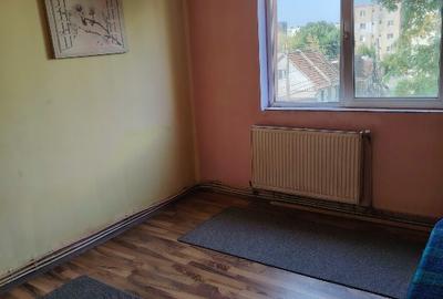 Vând Apartament etaj 2 - 2