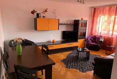 Apartament cu 4 camere decomandat, mobilat în Central