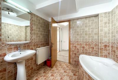 Birou, de 160 mp, în Universitate - 9