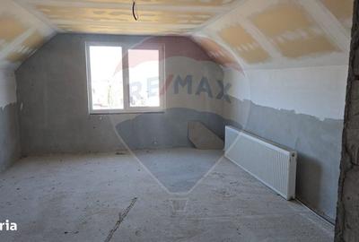 Casă cu 8 camere cu Teren 1300 Mp în Gălănești - 4