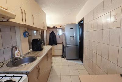Apartament cu 3 camere semidecomandat în Micro 40 - 2