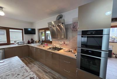 Vila cu 4 .camere 3. bai --249 mp utili - teren 881mp - 4