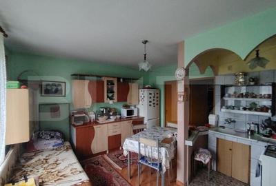 Casa cu 2 apartamente in Livezeni - 3