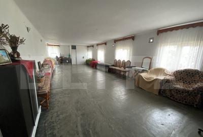 Casa de vanzare, spatiu comercial in suprafata 220 mp, in l - 8
