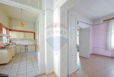 Apartament cu 4 camere semidecomandat în Central - 4