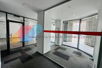 Spațiu comercial, de 110 mp, în Central - 4