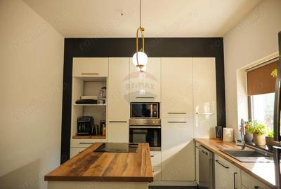 Casă cu 4 camere cu Teren 574 Mp în Central - 1